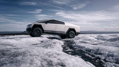 La Tesla Cybertruck enfrenta su sexta revisión en un año