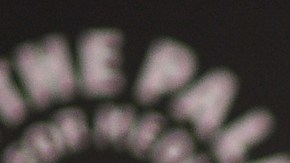 Actor de ‘Emily en París’ critica la serie y el elenco se molesta