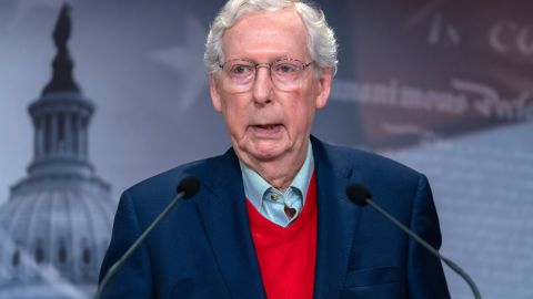 El líder de la conferencia republicana en el Senado Mitch McConnel anunció que dejaría el cargo.