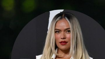 El presidente de Venezuela, Nicolás Maduro, se dirige a sus simpatizantes durante una manifestación a favor del gobierno. | Karol G en los MTV Video Music Awards.