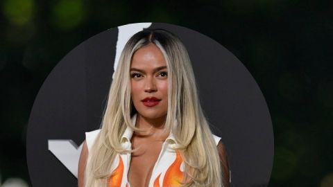 El presidente de Venezuela, Nicolás Maduro, se dirige a sus simpatizantes durante una manifestación a favor del gobierno. | Karol G en los MTV Video Music Awards.