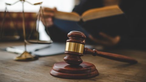 La oficina del sheriff del condado de Stark confirmó el sábado que Schoenegge y Burch habían sido ingresados ​​en la cárcel del condado.
