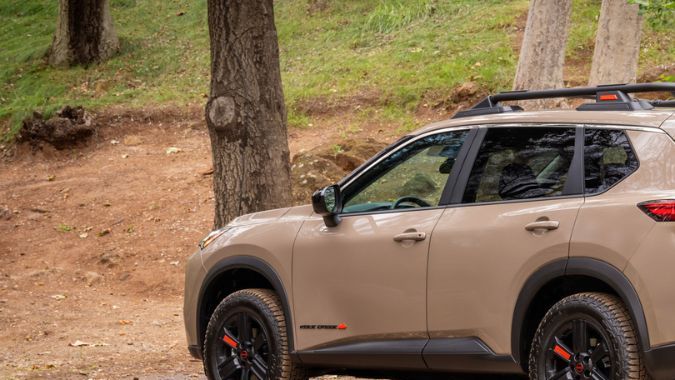 Otro ángulo del Nissan Rogue Rock Creek 2025