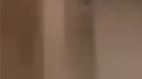 Policía disparando cuerno de chivo