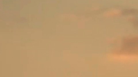 En esta imagen, tomada de un video distribuido por el servicio de prensa del Ministerio de Defensa de Rusia el 5 de noviembre de 2024, un bombardero Su-34 de las fuerzas aéreas rusas opera en la región fronteriza rusa de Kursk. (Servicio de prensa del Ministerio de Defensa de Rusia vía AP)