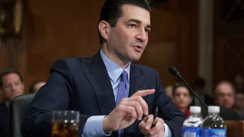 Scott Gottlieb, excomisionado de la Administración de Alimentos y Medicamentos