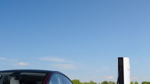Tesla soluciona un problema clave en sus supercargadores
