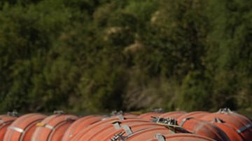 Barrera de boyas montada sobre el Río Bravo