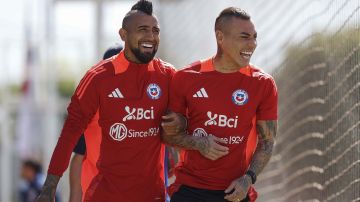 Arturo Vidal y Eduardo Vargas durante un entrenamiento de la Selección de Chile de cara a la doble fecha de las eliminatorias sudamericanas.