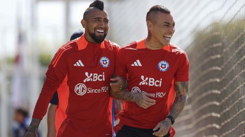 Arturo Vidal y Eduardo Vargas durante un entrenamiento de la Selección de Chile de cara a la doble fecha de las eliminatorias sudamericanas.