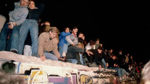 El 9 de noviembre de 1989 cayó el Muro de Berlín, que había dividido a la ciudad durante casi 30 años.