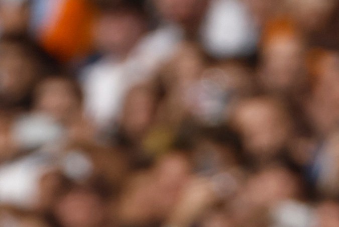 El delantero brasileño del Real Madrid VInícius Júnior celebra uno de sus goles junto a su entrenador, el italiano Carlo Ancelotti.