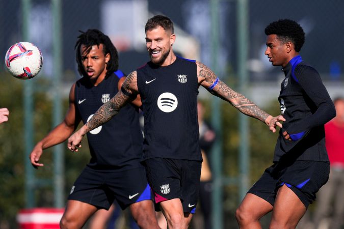 Los jugadores del FC Barcelona durante un entrenamiento previo al compromiso de este martes por la Champions League ante el Brest de Francia.