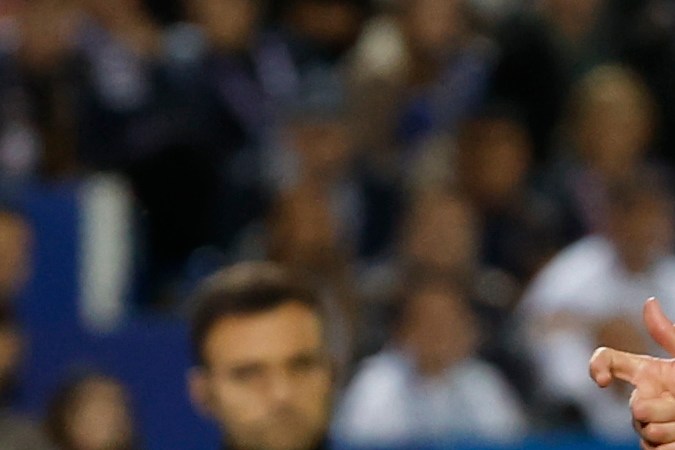 Federico Valverde durante un acción defensiva en el encuentro de este domingo entre el Real Madrid y el Leganés por LaLiga.