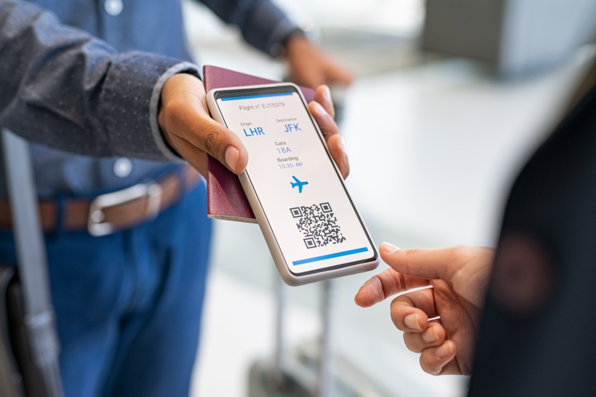 Volar en avión puede ser más barato con este truco, pero las aerolíneas lo prohíben