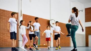 La práctica del deporte es indispensable para un buen desarrollo académico.