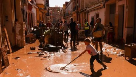 Los residentes critican a las autoridades locales por su respuesta a las catastróficas inundaciones.