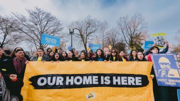 El martes 17 de diciembre, varias organizaciones, incluida United We Dream, acudieron al Congreso para defender a migrantes.