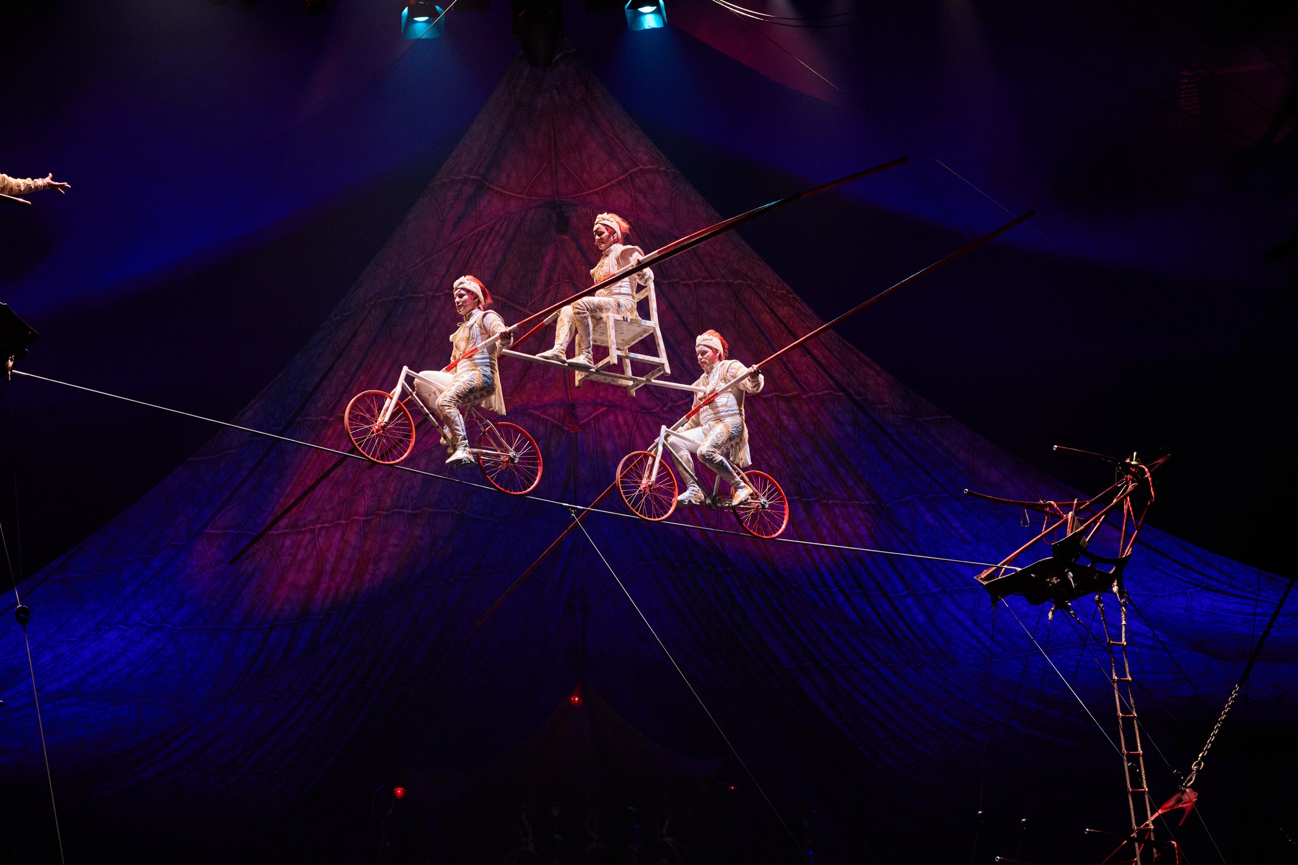 En Kooza, del Cirque du Soleil, los Quirós brillan en la cuerda floja - La  Opinión, image size:2600x1733