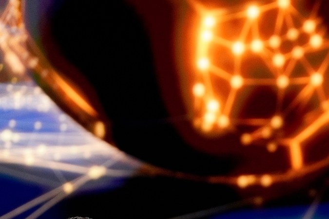 El delantero portugués Cristiano Ronaldo (c) y el portero del Real Madrid Thibaut Courtois (i) participan en una mesa redonda en el marco de los premios Globe Soccer Awards, este viernes en Dubai.