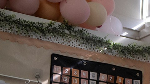 Estudiantes hablan sobre héroes estadounidenses en su clase de español en la escuela primaria Washington en Madera el 29 de octubre de 2024. Toda la escuela es bilingüe.