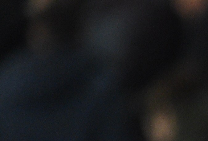 Pep Guardiola cabizbajo tras una nueva derrota del Manchester City en una temporada atípica para el exitoso director técnico español.