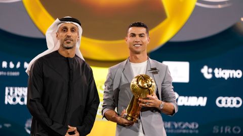 El delantero portugués Cristiano Ronaldo es reconocido en los premios Globe Soccer Awards que se llevaron a cabo este viernes en Dubai.