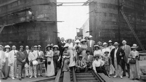 La lujosa vida de los "zoneítas", los estadounidenses que habitaron la Zona del Canal de Panamá durante casi 100 años