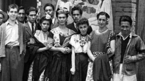 "Los Fridos": la extraordinaria historia de los jóvenes que no sabían nada de arte y aprendieron a pintar con Frida Kahlo