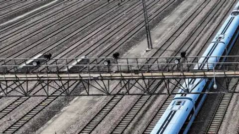 China presenta prototipo CR450, el tren más veloz del país