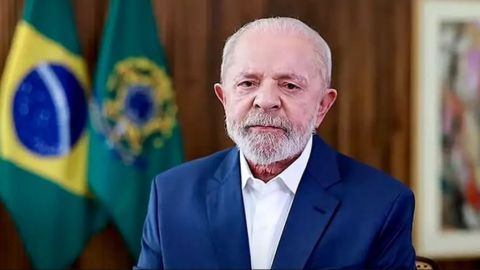 Operan a Lula para drenar una “hemorragia intracraneal”