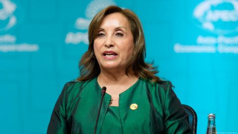 Dina Boluarte en riesgo de destitución por cirugía de nariz