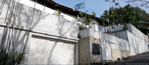 Milei exige a Maduro "liberación inmediata" de gendarme