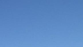 El primer ministro israelí Benjammin Netanyahu (centro) junto al ministro de Defensa, Israel Katz, durante una reciente visita a la cumbre siria del Monte Hermón.