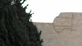 Un grupo de policías frente a la Iglesia de la Natividad, en Belén.