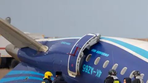 Ucrania afirma que avión azerí fue derribado por los rusos
