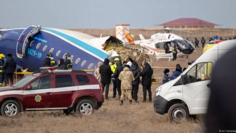 Ucrania afirma que avión azerí fue derribado por los rusos