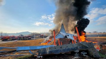 El avión de Jeju Air regresaba de Tailandia, se salió de la pista y se estrelló.