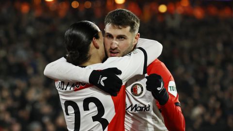 El mexicano Santiago Giménez regresó con todo en el Feyenoord después de su larga lesión.