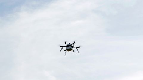 Varios de los drones reportados en la Costa Este son de uso comercial, dijeron autoridades.