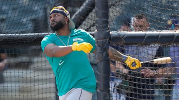 El mexicano, de origen cubano, Randy Arozarena, durante una práctica de bateo antes de un partido de los Seattle Mariners la pasada temporada de la MLB.