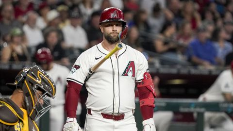 Christian Walker de los Diamondbacks de Arizona reacciona durante el encuentro ante los Padres de San Diego el domingo 29 de septiembre del 2024. (AP Foto/Darryl Webb)