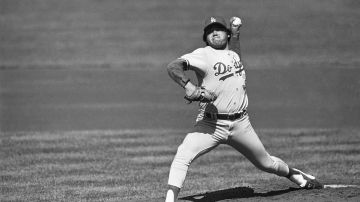 FILE - Los Angeles Dodgers pitcher Fernando Valenzuela pitches against a San Francisco Giants batter during the first inning at Candlestick Park, Oct. 3, 1982, in San Francisco. Fernando Valenzuela, the Mexican-born phenom for the Los Angeles Dodgers who inspired “Fernandomania” while winning the NL Cy Young Award and Rookie of the Year in 1981, has died Tuesday, Oct. 22, 2024. (AP Photo, File)