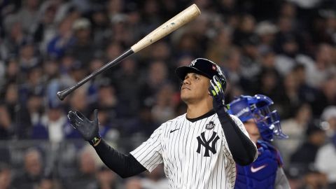 New York Yankees' Juan Soto tosses his bat after striking out against the Los Angeles Dodgers during the third inning in Game 4 of the baseball World Series, Tuesday, Oct. 29, 2024, in New York. (AP Photo/Godofredo A. Vásquez)