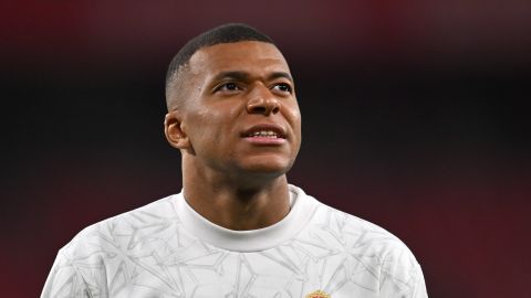 Real Madrid's Kylian Mbappe warms up prior the Spanish La Liga soccer match between Athletic Bilbao and Real Madrid at the San Mames stadium in Bilbao, Spain, Wednesday, Dec. 4, 2024. (AP Photo/Miguel Oses)