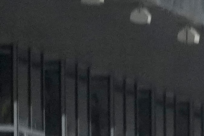 Sergio "Checo" Pérez saliendo de los pits durante un momento de la clasificación de este sábado en Abu Dhabi.