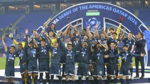 Los Tuzos levantaron el trofeo del Derbi de las Américas que se disputó como parte de la Copa Intercontinental.