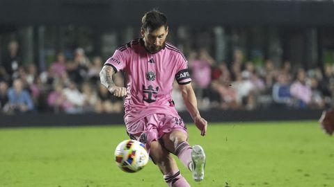 Inter Miami forward Lionel Messi, left, kicks the ball during the second half of their MLS playoff opening round soccer match against Atlanta United, Saturday, Nov. 9, 2024, in Fort Lauderdale, Fla. (AP Photo/Lynne Sladky)