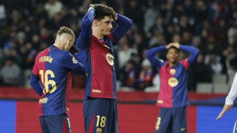 Jugadores del FC Barcelona reaccionan a la derrota contra Leganés.