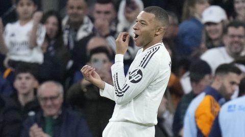 Kylian Mbappé celebra el gol que le marcó a Sevilla.